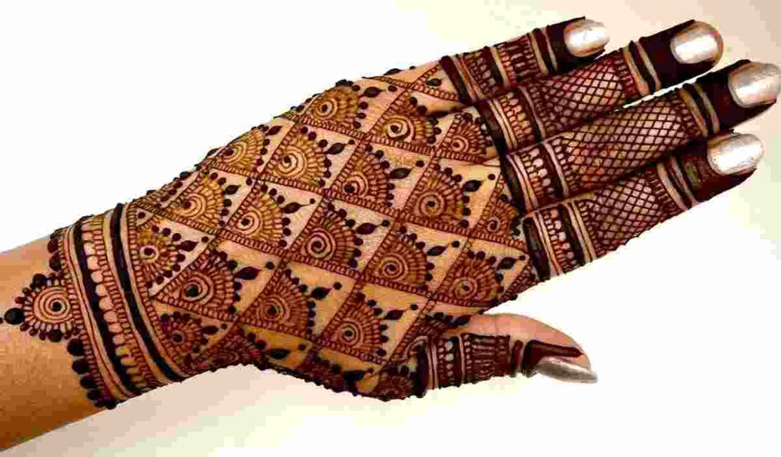 Back Hand Mehndi Design Net Style (19)
