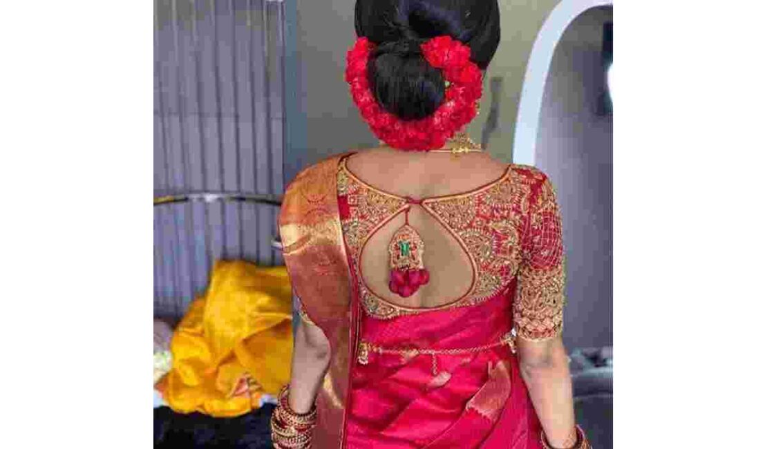 Wedding Paithani Blouse Design Patterns Back Neck (11)