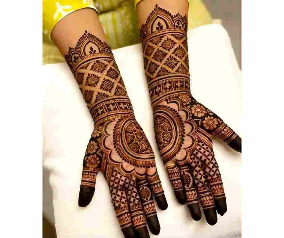 Elegant Front Full Hand Mehndi Design (1)