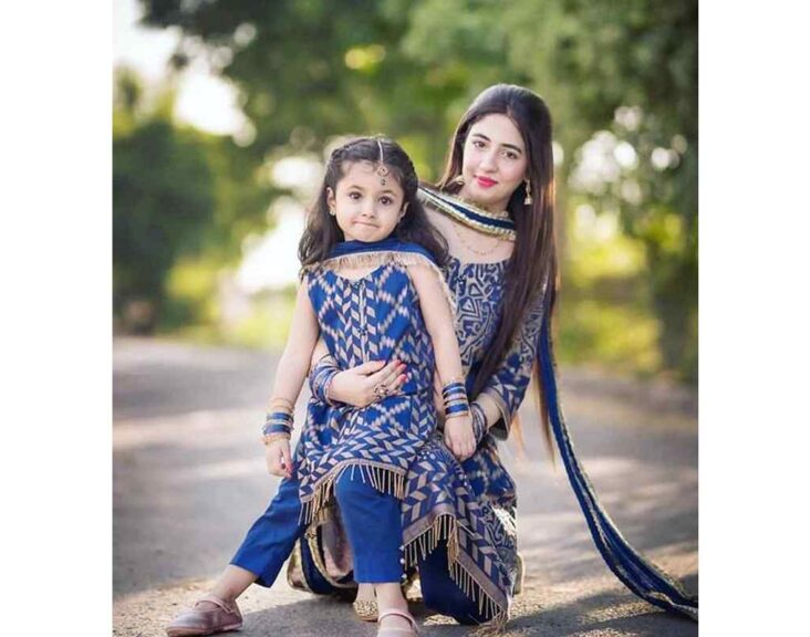 Indian Mother-Daughter Dresses For Birthday (1)
