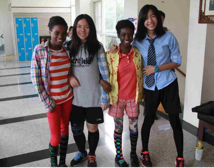 Mismatch Day Ideas for Girls in College (7)