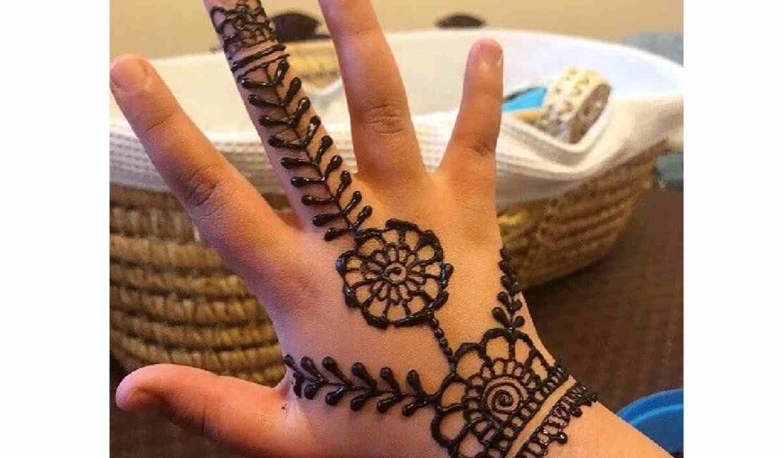 Simple Mehndi Designs For Kids Back Hand (6)