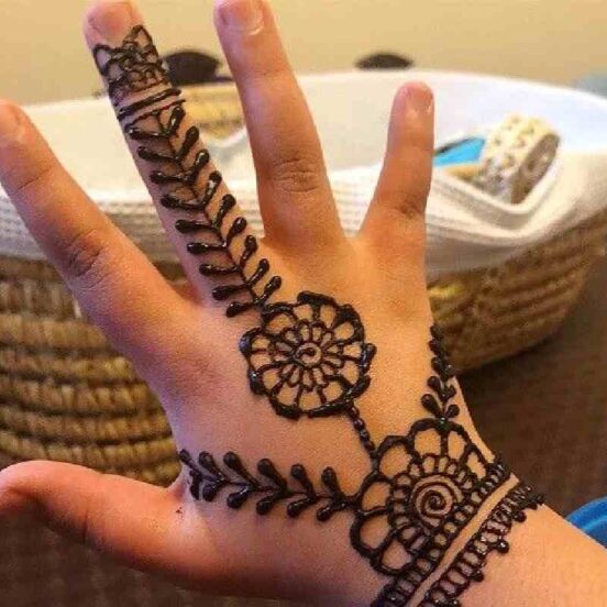 Simple Mehndi Designs For Kids Back Hand (6)