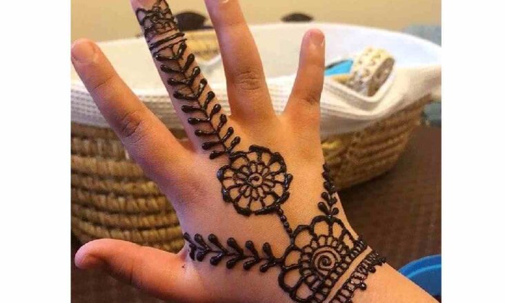 Simple Mehndi Designs For Kids Back Hand (6)