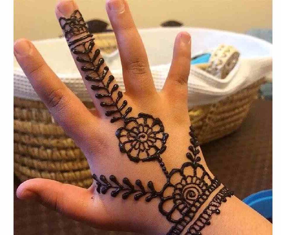 Simple Mehndi Designs For Kids Back Hand (6)