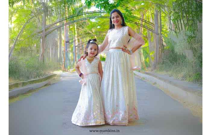 matching lehenga sets for mother and daughter