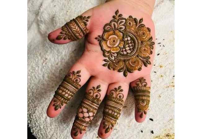 mehndi designs front hand (1)