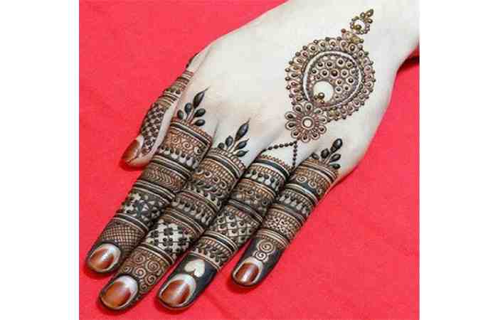 finger mehndi design