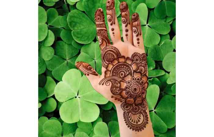 simple floral mehndi