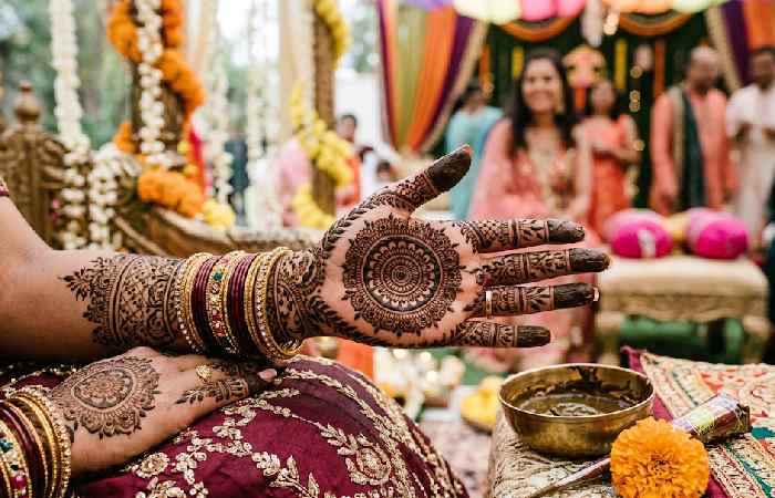 what makes gol tikki mehndi special